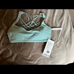 Lululemon free to be wild bra. NWT. Size 10